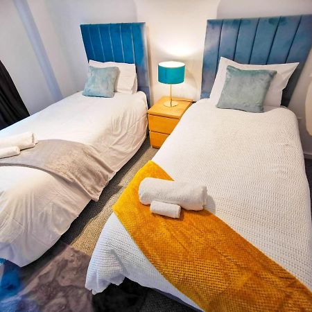 Lovely 2-Bedroom Apartment, Free Parking Manchester Eksteriør billede