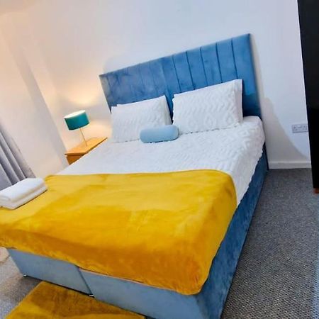 Lovely 2-Bedroom Apartment, Free Parking Manchester Eksteriør billede