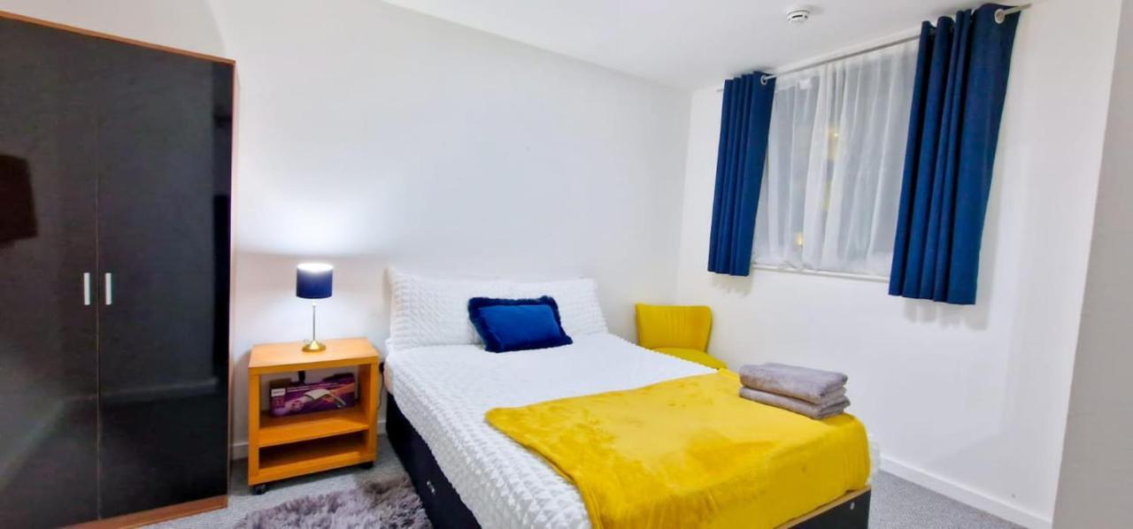 Lovely 2-Bedroom Apartment, Free Parking Manchester Eksteriør billede