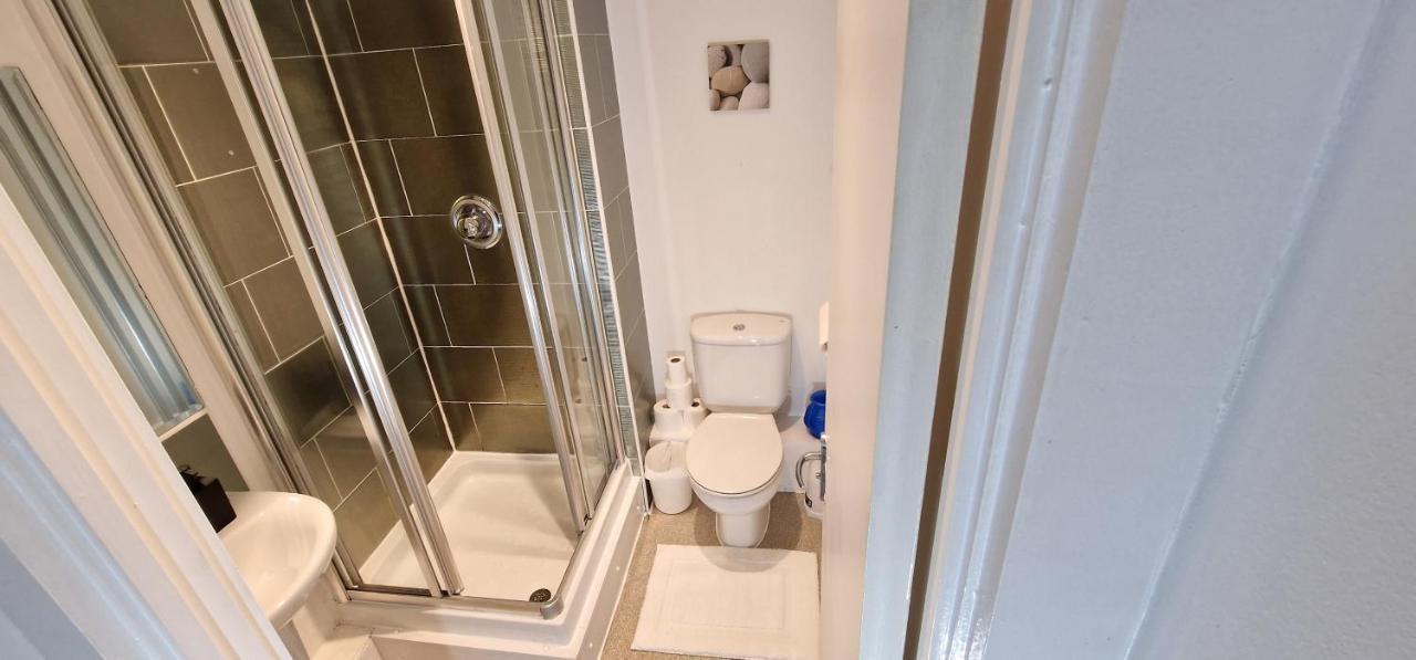 Lovely 2-Bedroom Apartment, Free Parking Manchester Eksteriør billede