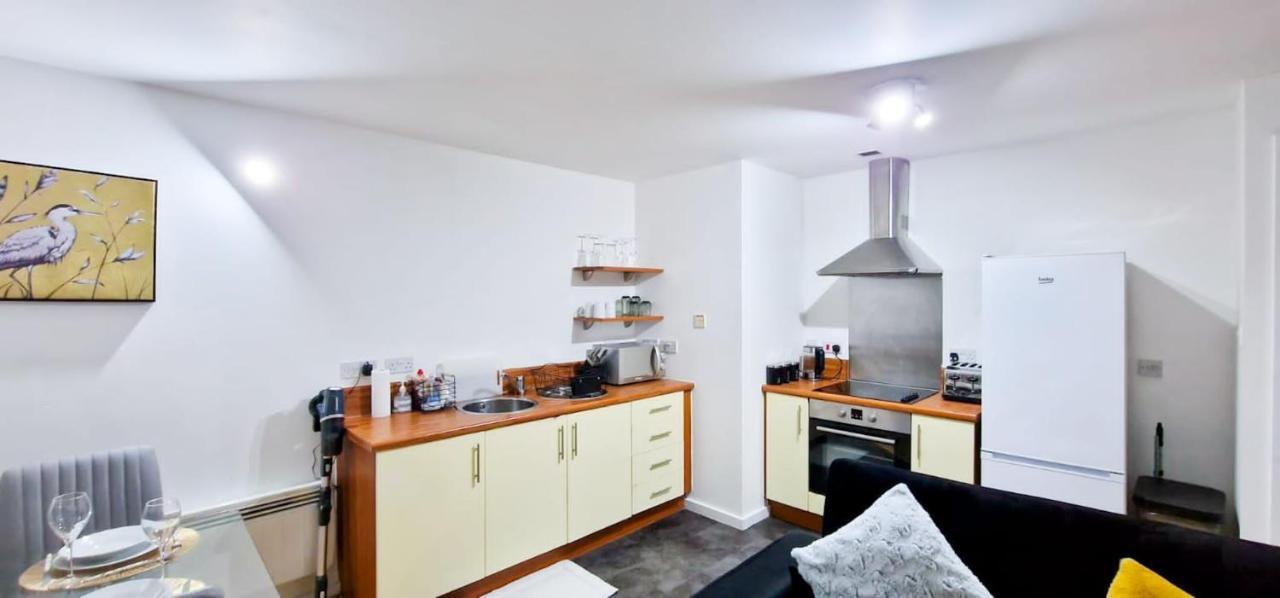 Lovely 2-Bedroom Apartment, Free Parking Manchester Eksteriør billede